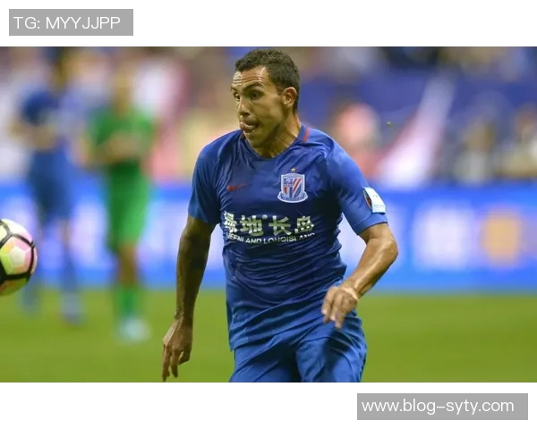 特维斯重返博卡主场获赠纪念球衣感动不已重温昔日辉煌